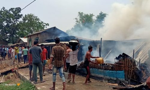 आग लगने से सात घर जले, लाखों का नुक़सान।