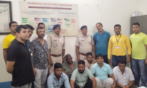 रेल पुलिस ने आधा दर्जन    शातिर चोर को किया गिरफ्तार ।