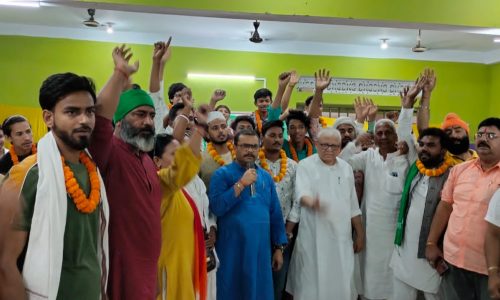 विभिन्न दलों से जुड़े 52 लोग राजद में शामिल