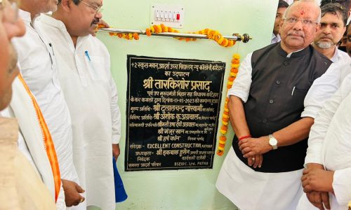 आदर्श उच्च विद्यालय के नवनिर्मित भवन का किया उद्घाटन ।