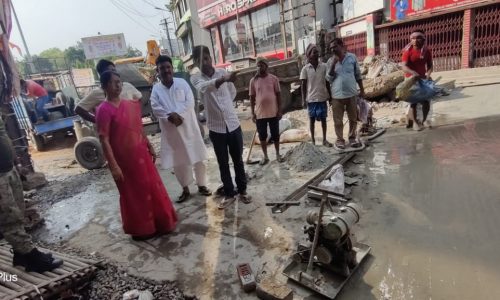 महात्मा गाँधी सड़क का महापौर ने किया निरीक्षण