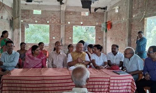 रेड क्राँस ने वृद्ध जनों के बीच खाद्य सामग्री किया वितरित ।