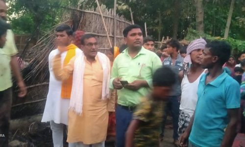 शॉर्ट सर्किट से लगी आग तीन परिवार का घर जले लाखों का नुकसान ।