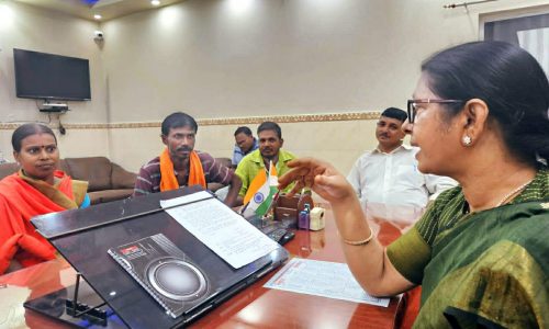 नगर निगम कार्यालय में महापौर ने जनता दरबार लगाकर सुनीं जनसमस्याएं