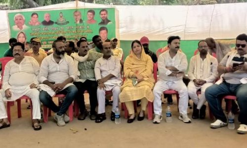 संपूर्ण क्रांति दिवस पर युवा राजद  ने दिया धरना