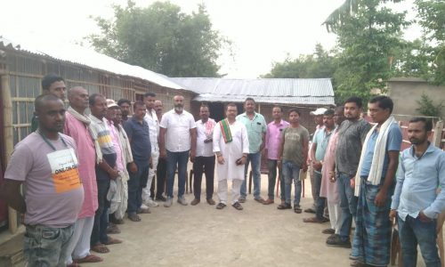 महागठबंधन के कार्यकर्ता बैठेगें महाधरना में तैयारी जोरों पर।