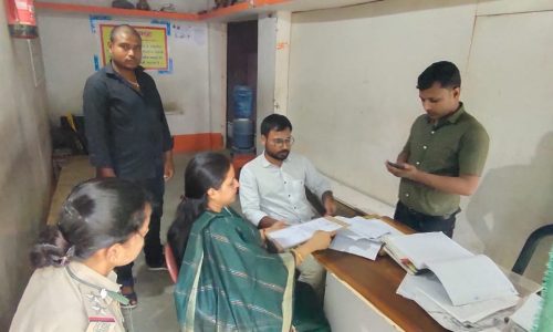 अल्ट्रासाउंड क्लीनिक का हुआ औचक निरीक्षण कई संचालक रहे फरार ।