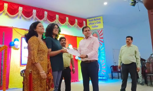कर्मचारी कल्याण निधि कार्मिक शाखा ने मेघावी छात्रों को किया पुरस्कृत ।