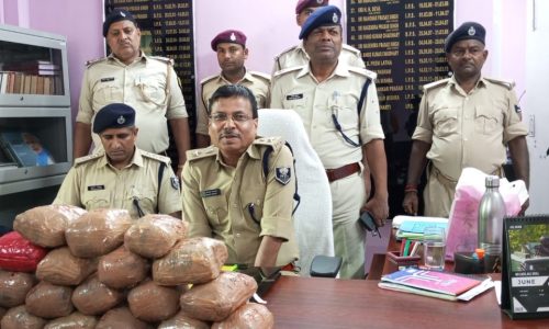 रेल पुलिस ने चेकिंग अभियान के दौरान ट्रेन से भारी मात्रा मेंं अफीम किया जब्त ।