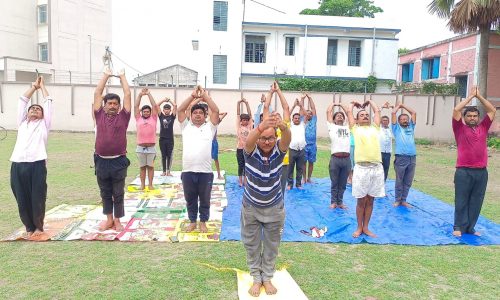 अंतरराष्ट्रीय योग दिवस पर योगाभ्यास कार्यक्रमों का हुआ आयोजित ।