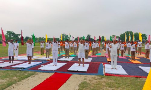 अंतर्राष्ट्रीय योग दिवस के अवसर पर किया योगाभ्यास ।