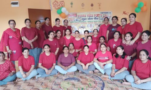 बीमारियों से बचने के लिए नियमित करें योगाभ्यास – पायल रॉय