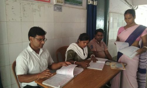 वैठक आयोजित कर आशा कर्मियों को दी गई सर्वेक्षण की जानकारी ।