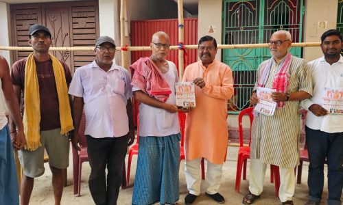 जनसंपर्क के दौरान विधान पार्षद पहुंचे अहमदाबाद ।