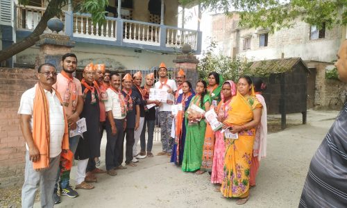 भाजपा का डोर टू डोर जनसंपर्क अभियान जोरों पर ।