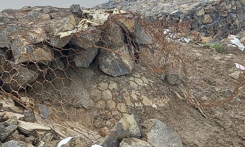 मानसून की पहली बौछार में कटावरोधी कार्य की गुणवत्ता की खुली पोल ।