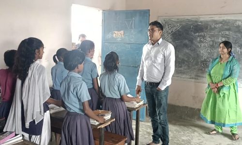 श्रम प्रवर्तन पदाधिकारी ने विद्यालय का किया निरीक्षण ।