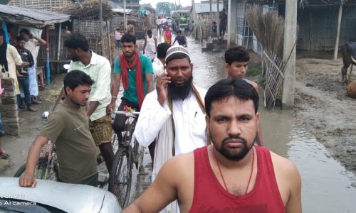 बिषहरिया गांव में गंदा जल जमाव दे रही है मच्छर जनित रोगों को दावत।