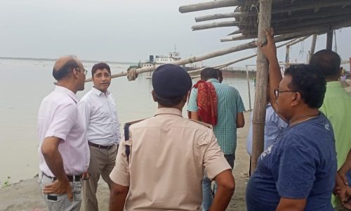 एसडीएम ने गंगा तट पर श्रावण मेला को लेकर किया निरीक्षण।