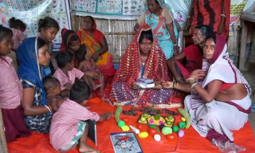 आंगनबाड़ी केंद्रों पर  की गई गोद भराई की रस्म अदा।
