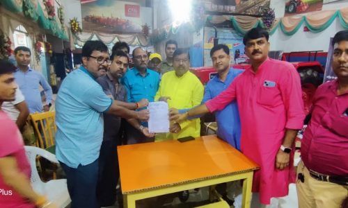 विधान पार्षद ने सालमारी बाजार का किया दौरा ।