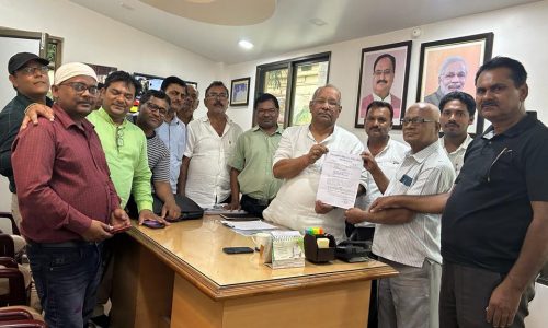 जिला प्राथमिक शिक्षक संघ ने पूर्व उप मुख्यमंत्री को सौंपा माँग पत्र ।
