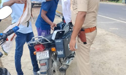 एसपी के निर्देश पर मुख्य सड़क पर चलाया वाहन चेकिंग अभियान ।