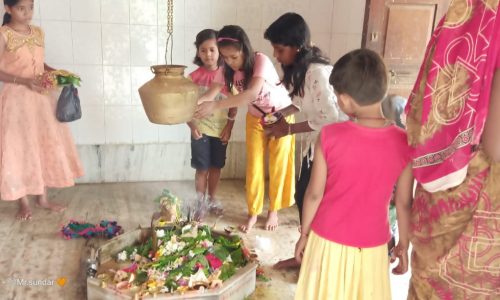 पहली सोमवारी में श्रद्धालुओं की उमड़ी भीड़ उत्साह का माहौल ।