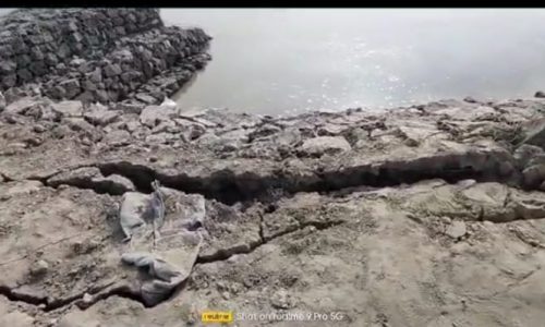 कटावरोधी कार्य का कुछ भाग धंसा मौके पर विभागीय अभियंता मुस्तैद।