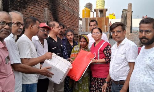 रेडक्रॉस सोसाइटी नै अग्नि पीडि़तो के बीच बाँटे राहत सामग्री ।