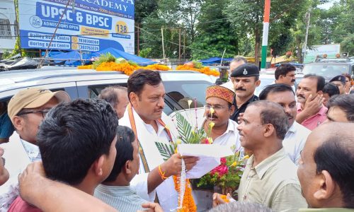 कांग्रेस के प्रदेश अध्यक्ष पहुंचे कटिहार,                           हुआ जोरदार अभिनंदन