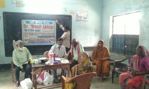 नि:शुल्क शिविर में नेत्र व दाँत रोगियों की हुई जांच ।