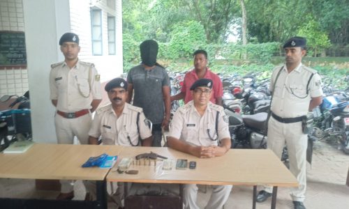 देशी कट्टा सहित जिंदा कारतूस के साथ एक युवक गिरफ्तार।