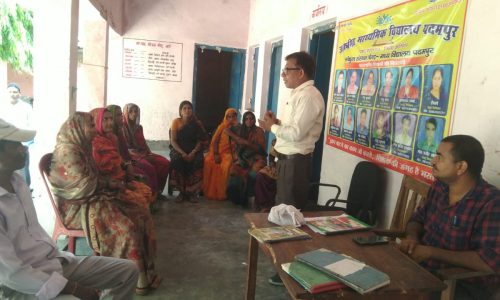 सर्वसम्मति से हुई विद्यालय में रसोईया का चयन ।