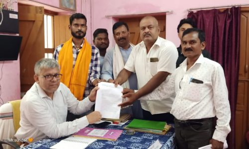 मुखिया संघ ने सौंपा ज्ञापन, 31 अगस्त तक करेंगे कार्य का बहिष्कार।