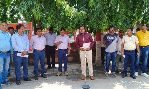 डीआरएम ने रेल अधिकारियों को दिलाया शपथ ।