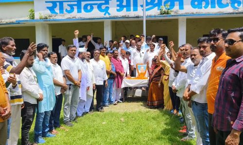 कांग्रेस कार्यकर्ताओं ने धुमधाम से मनाया पू‌र्व प्रधानमंत्री राजीव गांधी का जन्मदिवस ।