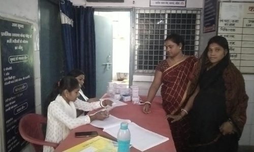 स्वस्थ्य शिविर में गर्भवती महिलाओं की हुई स्वास्थ्य जांच ।
