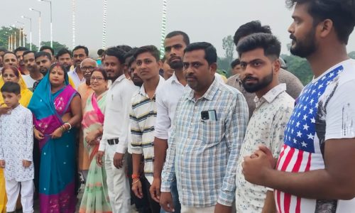 स्ट्रीट लाइट सौंदर्जीकरण का शुभारंभ मुख्य पार्षद ने किया ।