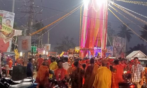 पुर्णिमा के पुर्व संध्या पर कांवरियों का उमड़ा जनसैलाब ।
