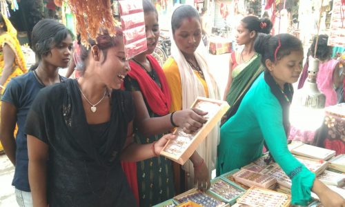 रक्षा बंधन को लेकर बाजारों में बढ़ी चहल-पहल,भाई की कलाई में सजेगा प्यार ।