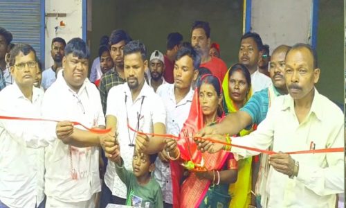 वैदिक मंत्रोच्चार के साथ व्यवसायिक प्रतिष्ठान का हुआ शुभारंभ ।