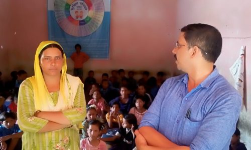 आपदा विभाग के गोदाम में सरकारी स्कूल संचालित परेशानी।