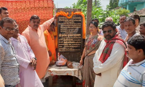 विधान पार्षद व महापौर ने किया सड़क का उद्घाटन ।
