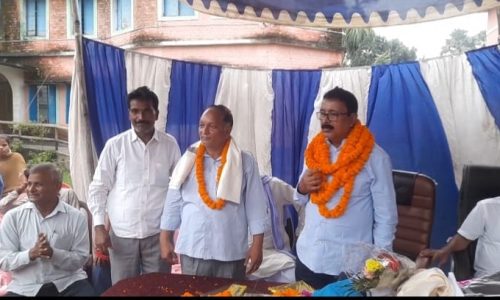 सेवानिवृत्ति प्रधानाध्यापक को दी गई नम आंखों से विदाई।