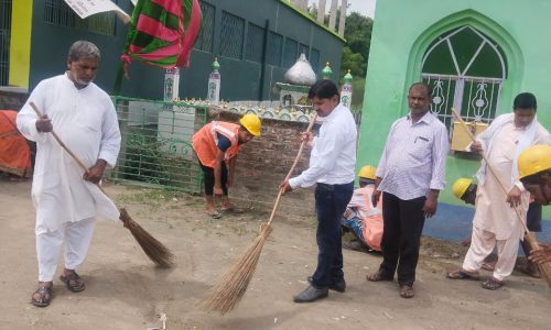 स्वच्छ भारत अभियान के तहत चलाया गया साफ सफाई कार्यक्रम ।