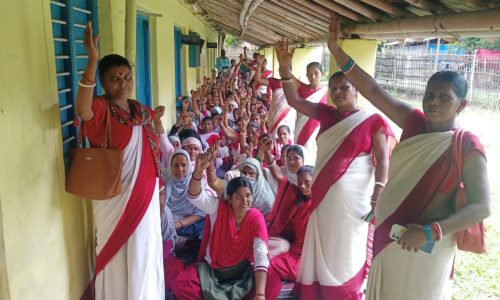 5 सुत्री मांगों को लेकर समेकित बाल विकास कर्मियों ने दिया धरना ।