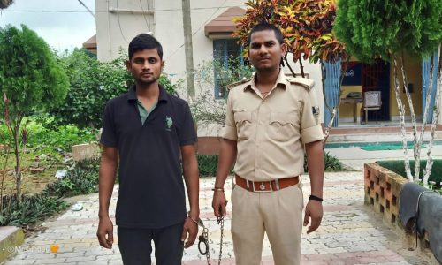 आर्म्स एक्ट में फरार अभियुक्त को पुलिस ने किया गिरफ्तार।