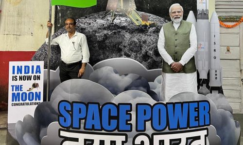 कटिहार रेलवे स्टेशन पर बना सेल्फी प्वाइंट।