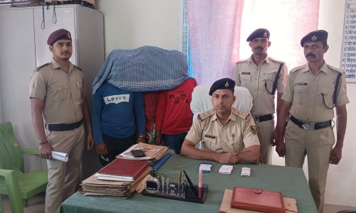चोरी के तीन मोबाइल के साथ आरोपी गिरफ्तार ।